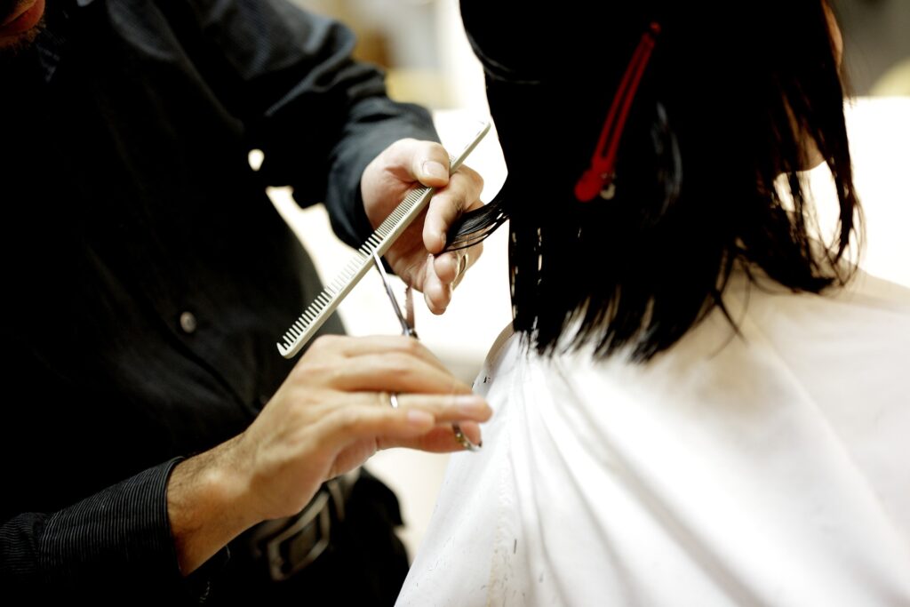 recycler-les-cheveux-coupes-en-salon-de-coiffure---lscoiffure-le-blog